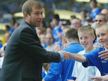 Спор за € 3 млрд.: Абрамович избра къде да идат парите от Челси. Лондон е твърд, че са за Украйна