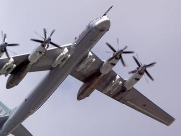Украйна унищожи стратегически бомбардировач на военното летище "Енгелс" в Русия