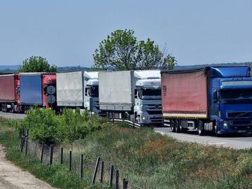 Мерки за трафика в почивните дни: без камиони в пиковите часове по ключови пътища