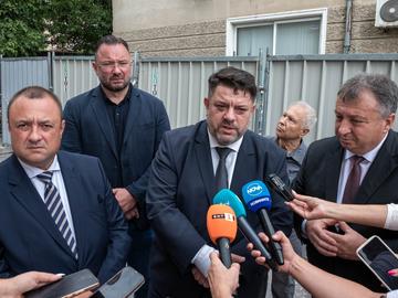 Вицепремиер, министър и кмет дадоха старта на саниране на блок в Шумен