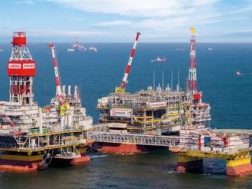 Украйна удари нефтодобивна платформа на "Лукойл" в Каспийско море