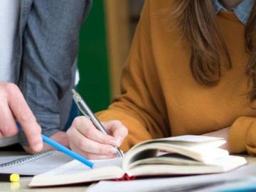 25-годишен учител в Пловдив е арестуван по четири обвинения за блудство с две ученички