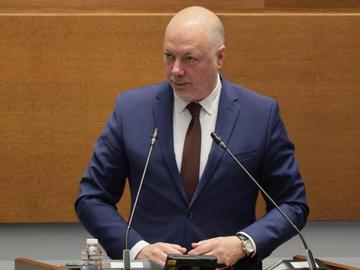 Напрежение в НС: Белобрадова даде за подпис оставката на Желязков