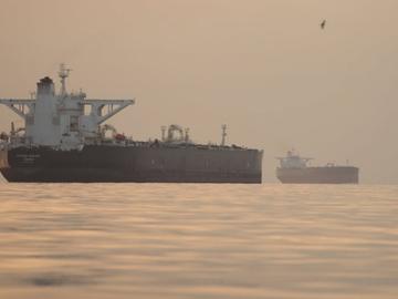 САЩ задържаха кораб, опитал се да премине през блокадата на Иран