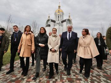 Надежда Нейнски: В Буча виждаме какво оставя Путин след себе си - убийства, руини и зверства