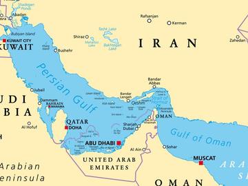 Иран затваря най-важния маршрут за износ на петрол в света