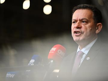 Португалия разреши на САЩ да използват нейна военна база, но при определени условия