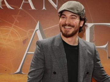 Звездата на турските сериали Чагатай Улусой вече е с български паспорт