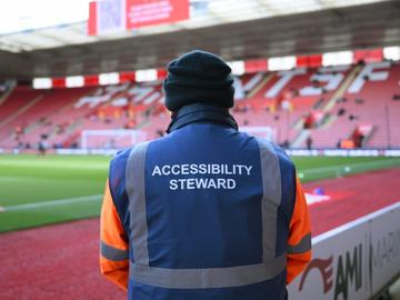 Хитруване на дребно. Фенове влязоха на мач с измама и бяха наказани за 3 години