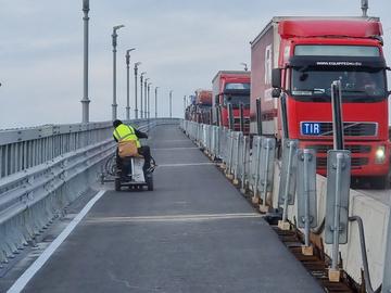Поради основен ремонт на българския участък на Дунав мост при Русе е въведена временна организация на движението
