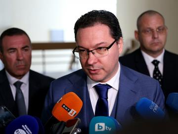 Даниел Митов: Доживотно отнемане на книжките за шофьори, употребили алкохол над 1,2 промила