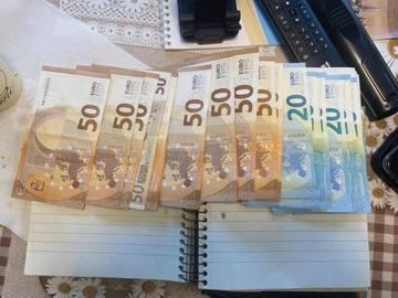 Спецоперация в Плевенско: Иззеха пари в брой, образци на бюлетини и тетрадки с имена и пари