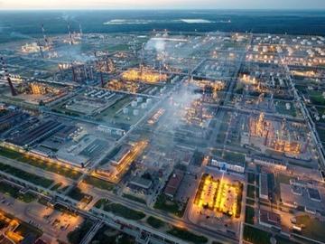 Втората най-голяма рафинерия в Русия спря работа след украинска атака с дронове