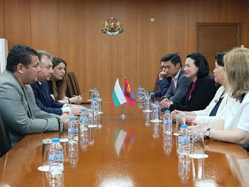 Кметът на Шумен проведе работни срещи с дипломати от 6 азиатски държави