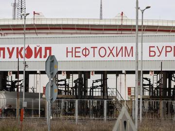 Парламентът оряза правомощията на особения търговски управител в "Лукойл-Нефтохим"