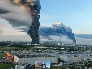 Киев удари склад на руския гигант "Уайлдберис" в Санкт Петербург, избухна мащабен пожар