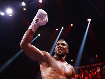 Антъни Джошуа пострада в катастрофа с две жертви