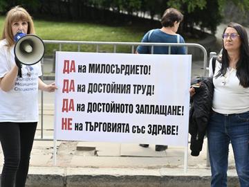 Медицинските сестри искат 150% увеличение на заплатите, готвят протести