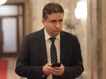 ДБ: Кабинетът не посочва Русия като отговорна за атаките заради изборите