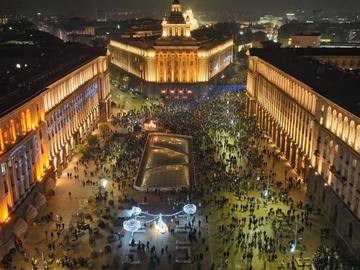 Първите протести след оставката с нови искания