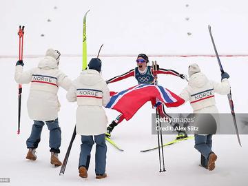 Норвежките триумфираха с олимпийската титла в щафетата на 4 х 7.5 км по ски бягане