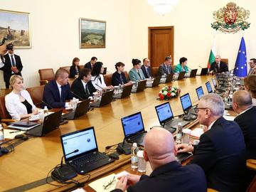 Радев: Пътищата са бойно поле, а приоритетът е събиране на такси, не човешкият живот