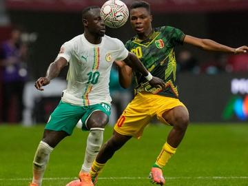 Вратарска грешка и червен картон тласнаха Сенегал към полуфиналите