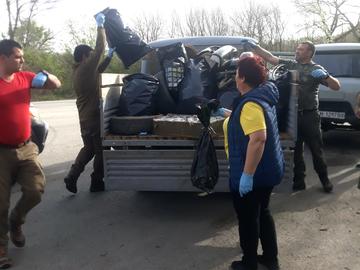 Служители на ДГС-Преслав почистиха нерегламентирани сметища и залесиха с иглолистни фиданки