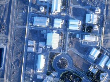 Сателитни снимки показват дейност в атакуваните ирански ядрени обекти