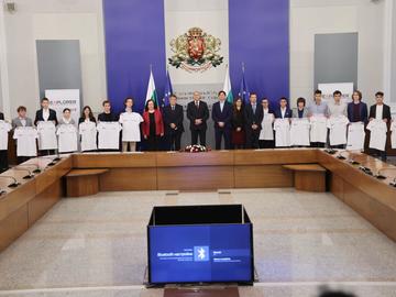 Двама шуменци са стипендианти на Института за компютърни науки, изкуствен интелект и технологии