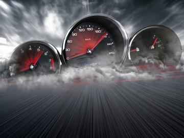 С 1 г. стаж и куп нарушения: Хванаха младежи в автогонка в София, глобиха ги с по 1553 евро