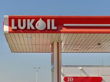 Появи се още един претендент за чуждестранните активи на "Лукойл"