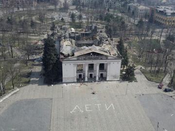 Русия ще "пее и танцува" върху костите на загиналите украинци в театъра в Мариупол