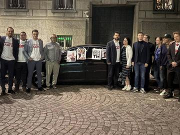 Депутати от ПП блокираха "специалния вход" на НС, за да не влязат Борисов и Пеевски