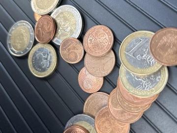 Разграбиха комплектите с евромонети от пощенските клонове