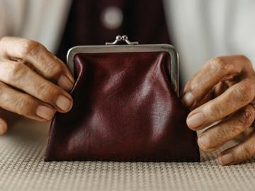 НОИ пусна обновения си портал: Всеки пенсионер вече може да види сумата си в евро