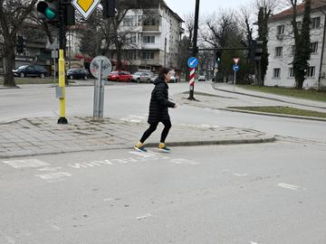 Много от пешеходните пътеки в Шумен са изтрити, показа проверка на „Пътна полиция“