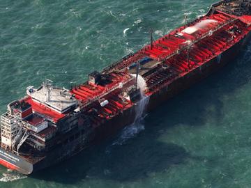 Петролът поскъпна с 10% заради войната с Иран. Може да скочи до 100 долара за барел