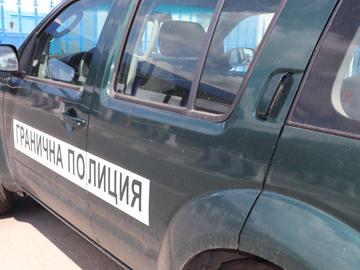 Разбиха престъпна група за трафик на мигранти в Бургаско, 10 души са в ареста