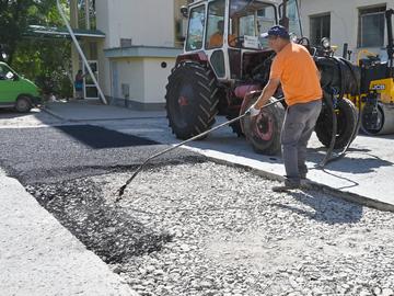 Днес се кърпят участъци около Хирургическия блок на МБАЛ