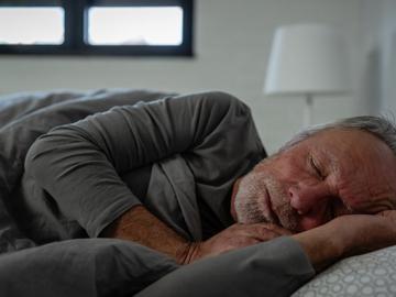 Защо сънят се променя с напредването на възрастта
