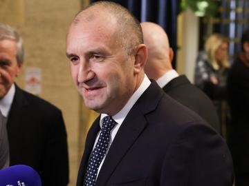 Радев води в Бургас и София, изправя се срещу Борисов. В листите са бивши министри и спортни звезди