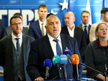 ГЕРБ се отказа да внася подписите за оставката на Михаела Доцова
