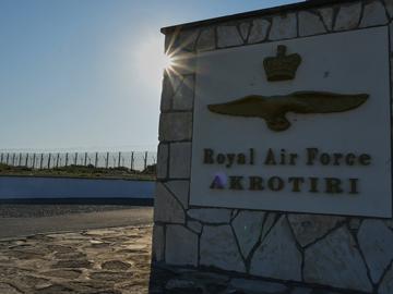 Сирени и тревога в британската база в Кипър, евакуираха гражданското летище в Пафос