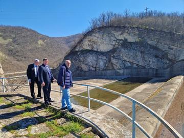 Областният управител на Шумен Марин Маринов провери състоянието на язовир „Тича“