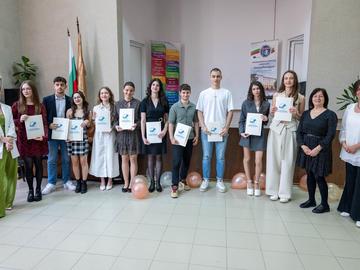 Езиковата връчи немските дипломи на зрелостниците си, отбеляза и 150 г. от Априлското въстание