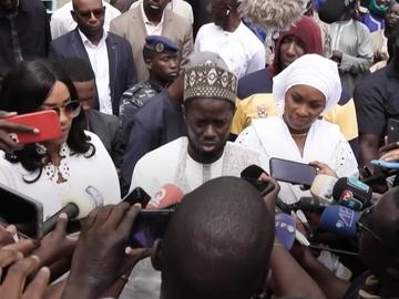 Без прецедент: Сенегал има две първи дами, новият президент - двуженец