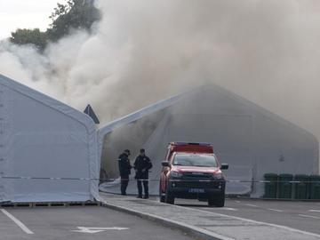 Стрелба и пожар пред парламента в Сърбия