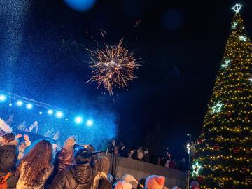В Шумен запалиха светлините на коледната елха