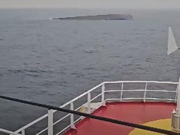 Преобърнатият край Констанца кораб KHORYV се приближава към български води